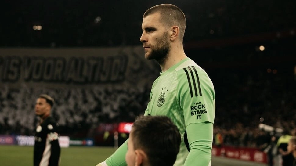 Tak Gentar Kebijakan Jordi Cruyff, Maarten Paes Siap Rebut Posisi Kiper Utama Ajax