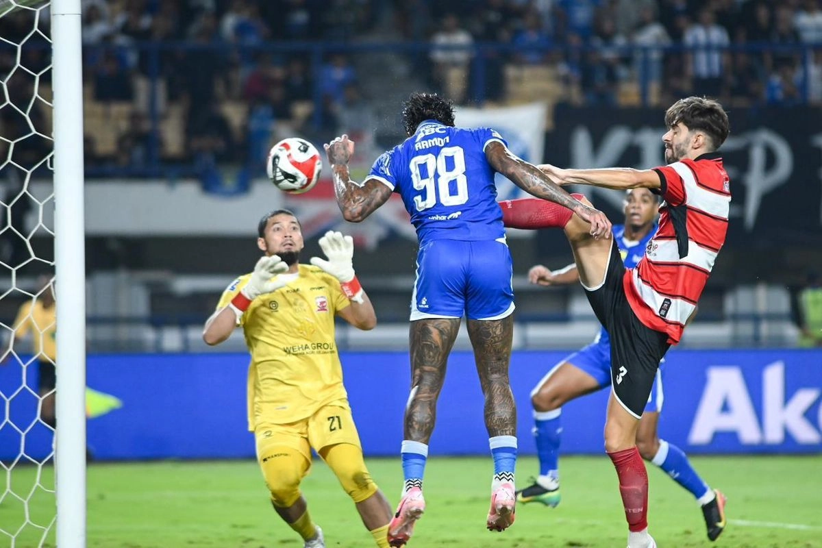 HT Skor Persib Vs Madura United 2-0, Ramon Tanque Cetak Dwigol