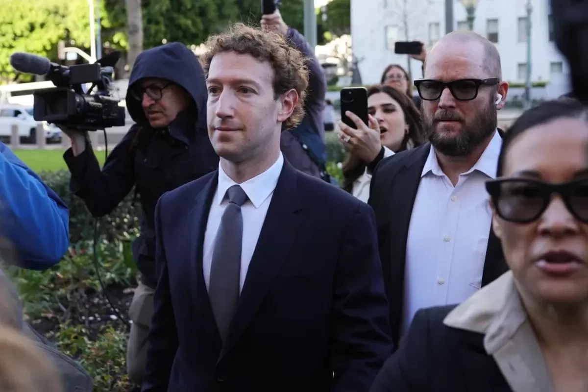Zuckerberg Diam-diam Konsultasi ke Tim Cook meski Sering Cek-cok dengan Apple