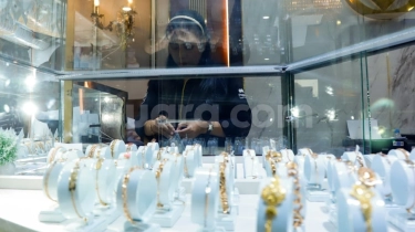 Harga Emas Batangan di Pegadaian Rontok Semua, Bisa Borong Lebih Murah!