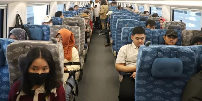 10 Keuntungan Naik Kereta Dibanding Mobil Pribadi untuk Perjalanan Antar Kota