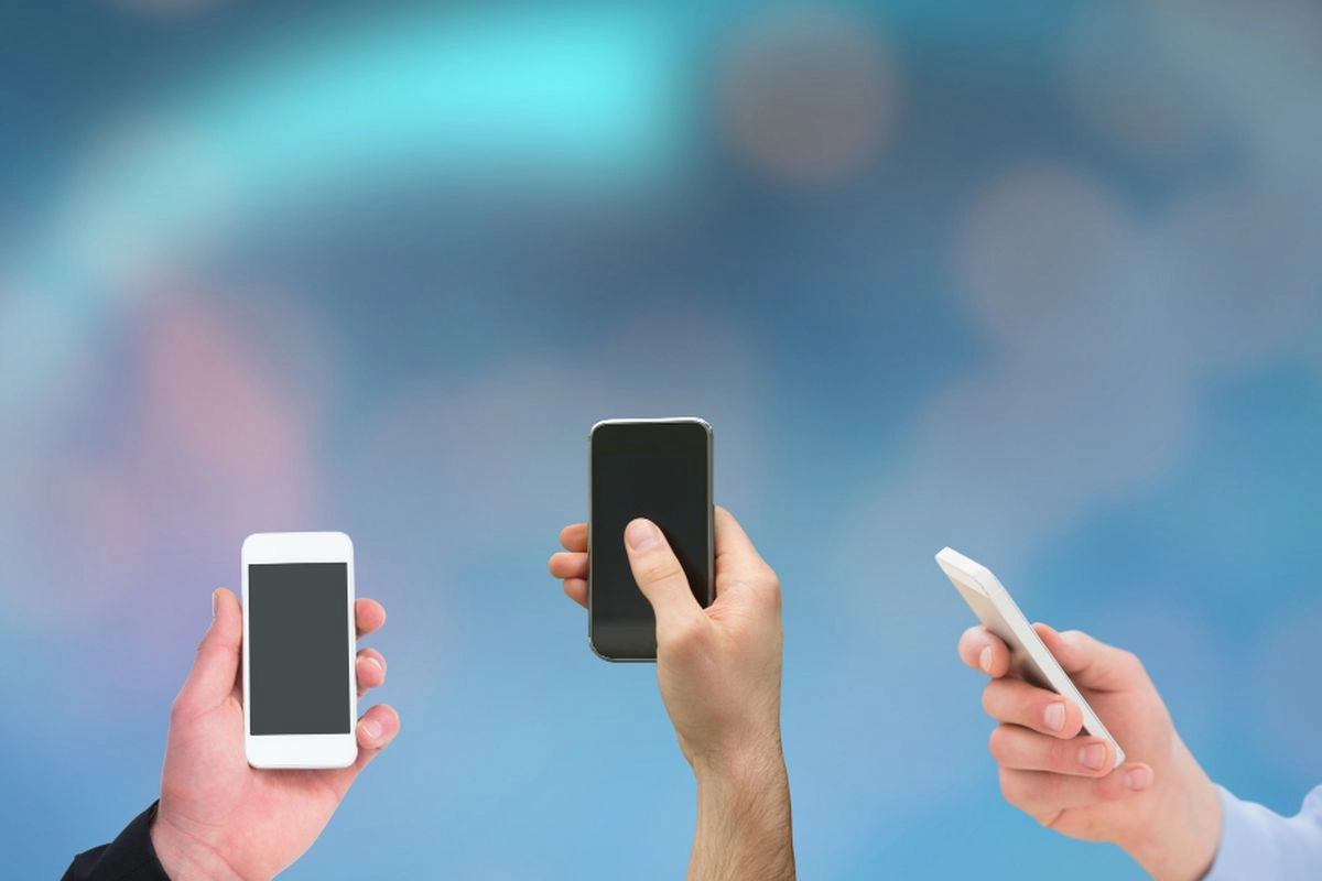 Bukan Sekadar Casing, 5 HP Android Ini Punya Aksesori Inovatif