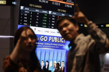Sempat Anjlok 100 Poin Lebihi Usai Peringatan S&P, IHSG Sesi I Ditutuo Turun 0,31 Persen