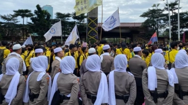 Demo di Mabes Polri, Mahasiswa UI Sindir Polisi Berpeci dan Berkerudung: Tak Bisa Pikat Hati Kami!