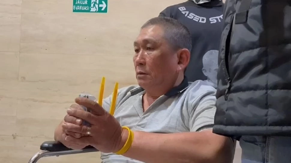 Tampang Koko Erwin Bandar Pemasok Narkoba Eks Kapolres Bima, Kini Pincang di Kursi Roda