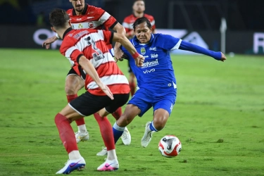 Adam Alis Gagal Jebol Gawang Kosong, Harap Rezeki di Persebaya Vs Persib