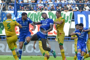 Jadwal Persib Vs Persebaya, Atensi Bojan Hodak bagi Bernardo Tavares