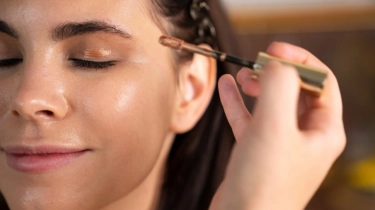 5 Tips Make Up Tahan Lama Seharian meski Keliling Silaturahmi di Cuaca Panas