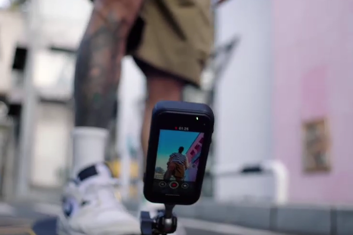 HP Mungil Ini Bisa Berubah Fungsi Jadi Action Cam