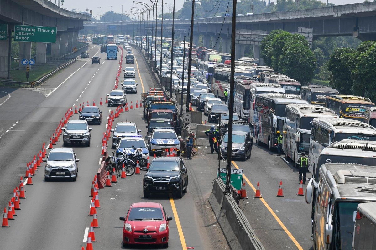 Jasamarga Terapkan Contraflow Tol Jakarta-Cikampek Km 55-65