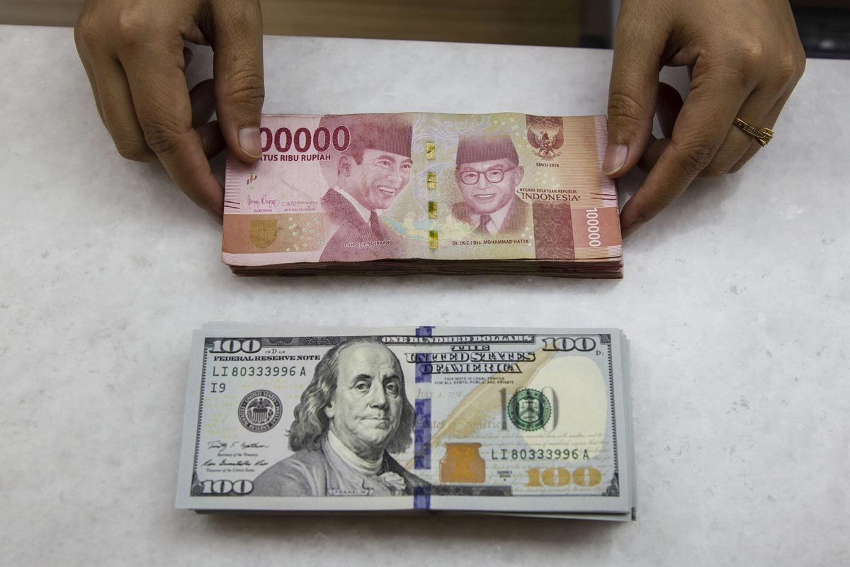 Dinilai Rentan, Rupiah Terancam Sentuh Rp 20.000 dalam Waktu Singkat