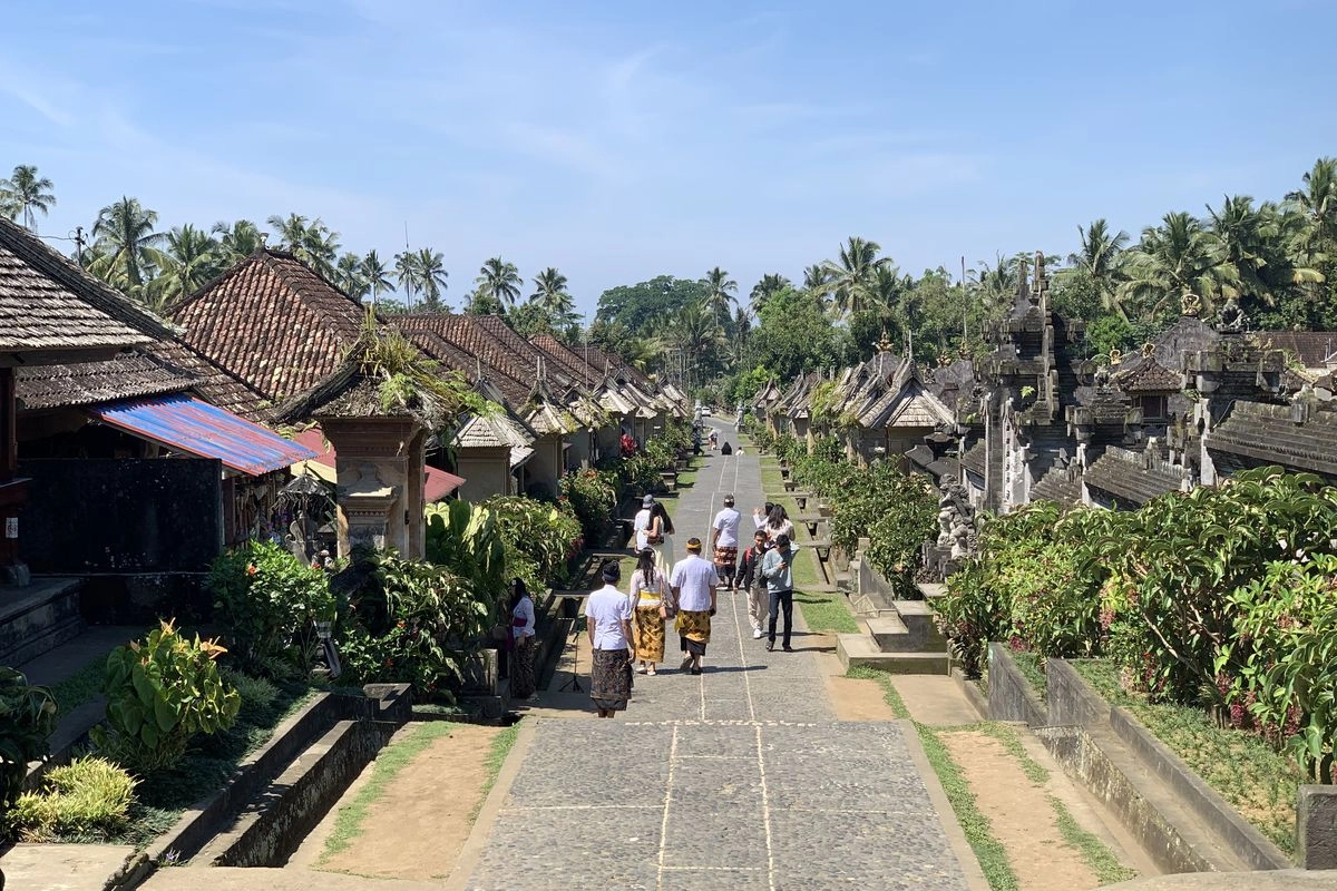 Libur Lebaran 2026, Desa Wisata Penglipuran Bali Diserbu Turis Domestik