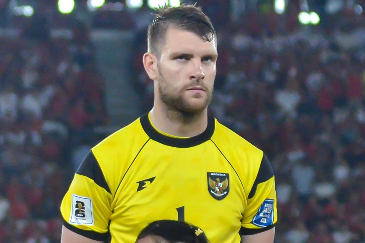 Media Belanda Puji Ketenangan Maarten Paes Meski Diteror Suporter Feyenoord