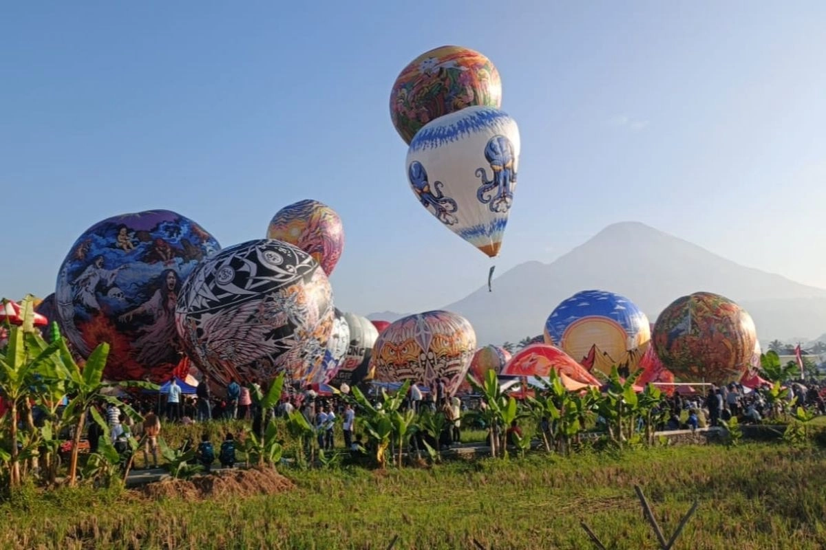 Meriah! 50 Balon Udara Hiasi Langit Semayu dalam Festival Mudik 2026 Wonosobo