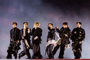 BTS Comeback dengan Kostum Joseon, Gabungkan Hanbok dan Armor Modern