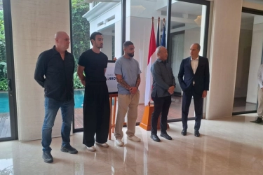 Persib Serahkan Jersey ke Kedubes Perancis, Perluas Relasi Internasional