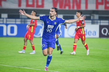 Andrew Jung, Antara Harry Kane dan Misi Hattrick Juara Persib