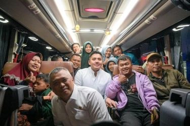 Dini Hari, Seskab Teddy dan Menhub Cek Puncak Arus Balik di Terminal Pulo Gebang