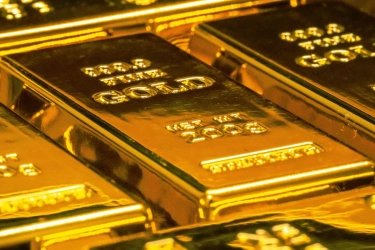 Harga Emas Melemah di Tengah Negosiasi AS-Iran, Tetap Diprediksi Naik