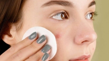 Cara Pakai Toner Pad yang Benar, Panduan Lengkap untuk Kulit Glowing Maksimal