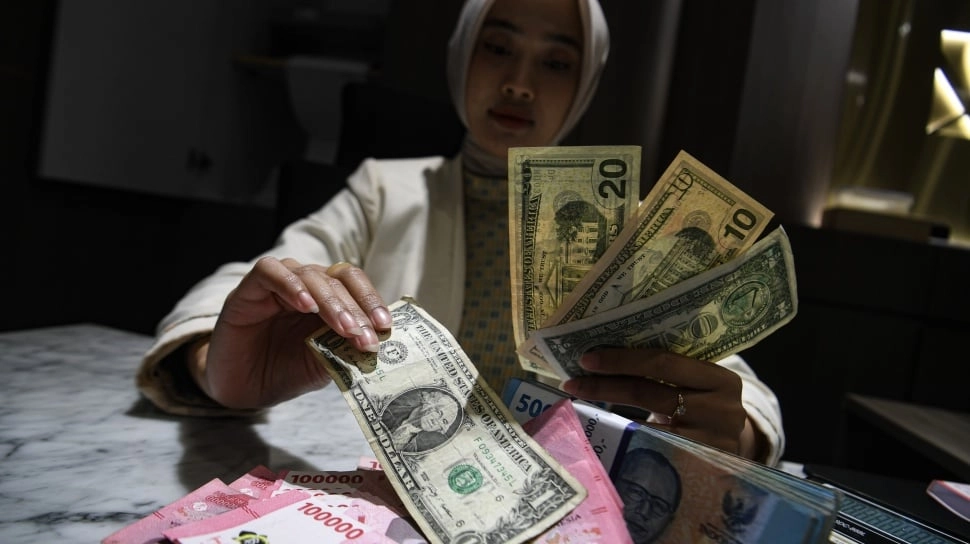 Rupiah Belum Bangkit Hari Ini, Nyaris Rp 17.000/USD