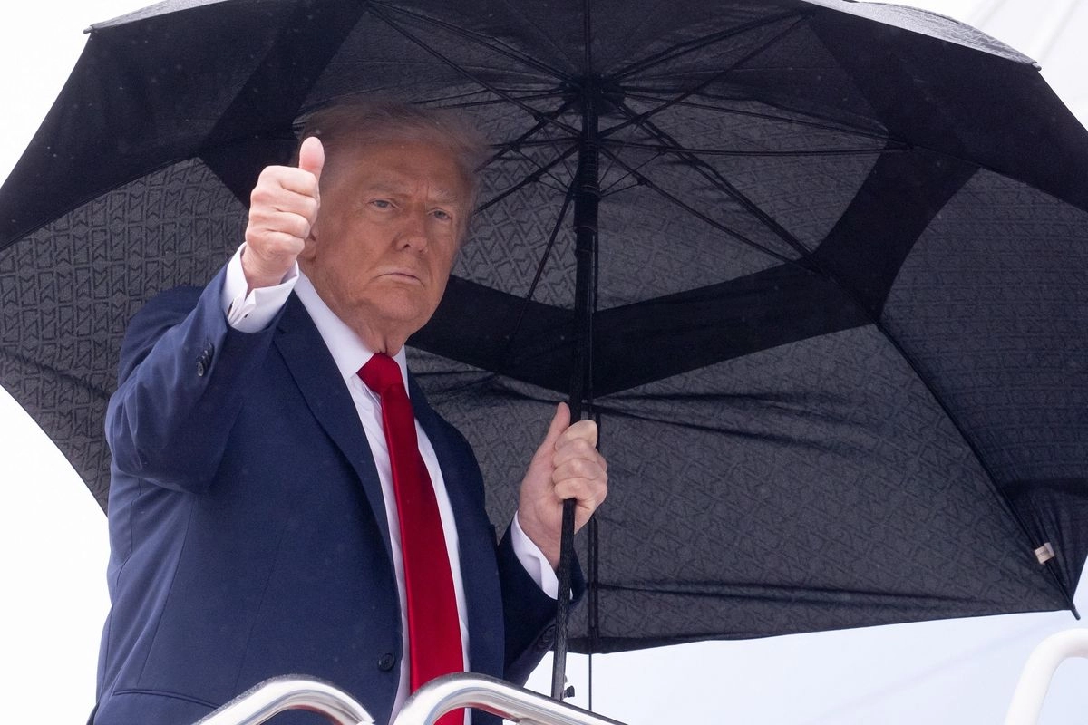 AS Serba Kontradiktif, Apakah Trump Sedang Cari Jalan Keluar dari Perang Iran?