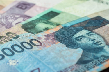 Rupiah Ditutup Menguat ke Rp 16.904 per Dollar AS, IHSG Terkoreksi 1,89 Persen