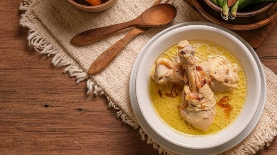 5 Tips Meredakan Nyeri Asam Lambung Usai Kebanyakan Makan Opor
