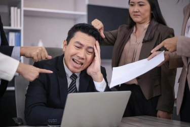 7 Tanda Lingkungan Kerja Toksik, Bisa Terlihat Sejak Hari Pertama