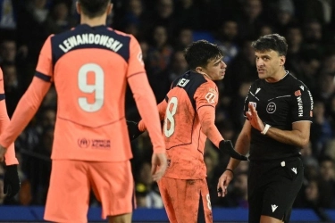 Real Madrid Ingin Rekrut Pedri dari Barcelona, Kisah Luis Figo Bakal Terulang?