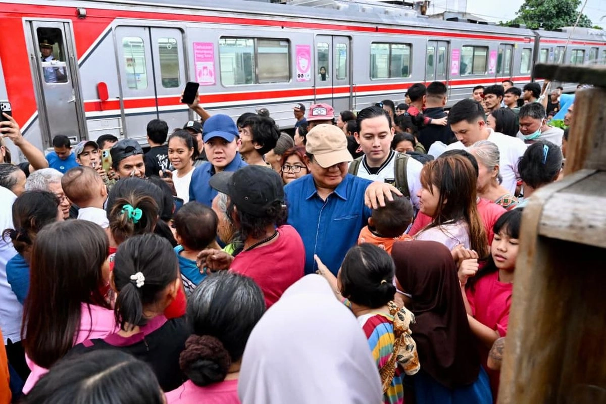 Janji Prabowo usai Kunjungi Warga Pinggir Rel Pasar Senen