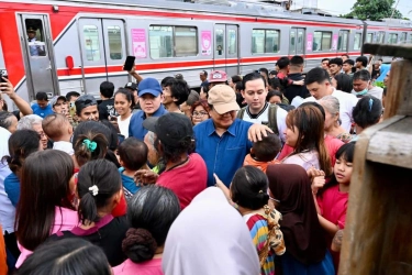Janji Prabowo usai Kunjungi Warga Pinggir Rel Pasar Senen