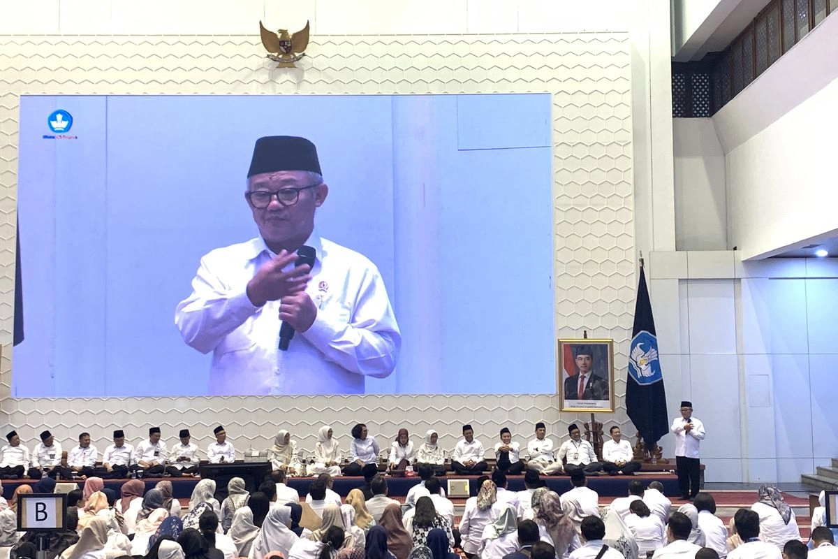 Pemerintah Perintahkan Disdik-disdik Batasi Penggunaan Gawai bagi Anak