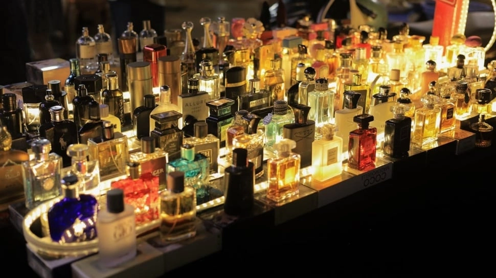 5 Parfum Lokal Unisex yang Tahan Lama dan Aromanya Netral