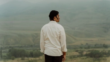 Apa Itu Nonchalant? Mengenal Arti Istilah Viral di TikTok Lengkap dengan Contoh Kalimat
