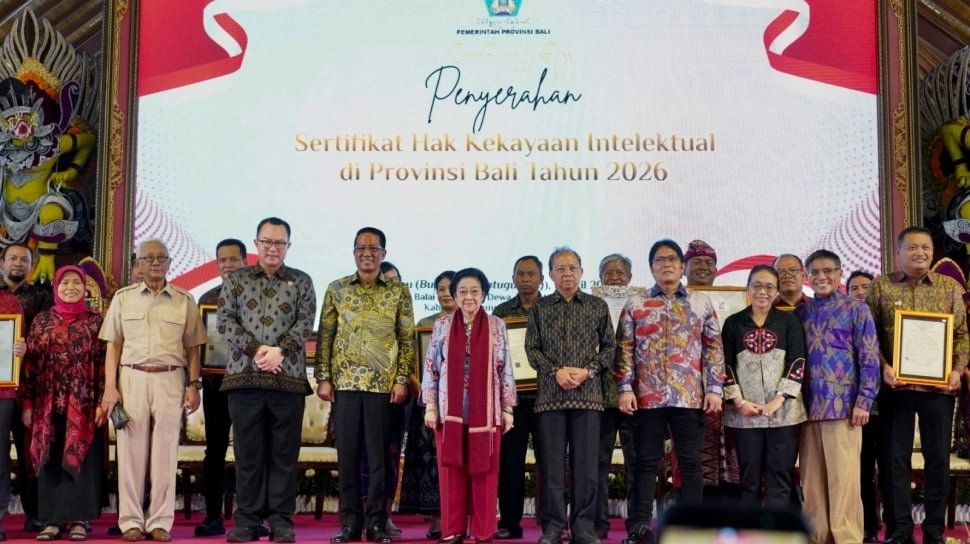 Menteri Hukum Serahkan 146 Sertifikat KI, Lindungi Warisan Budaya Bali