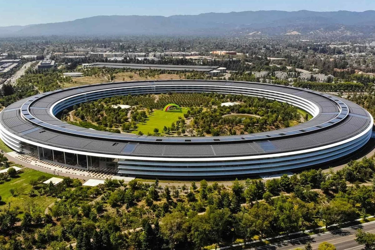 Apple Genap 50 Tahun, Jejak Steve Jobs Masih Terasa Kuat