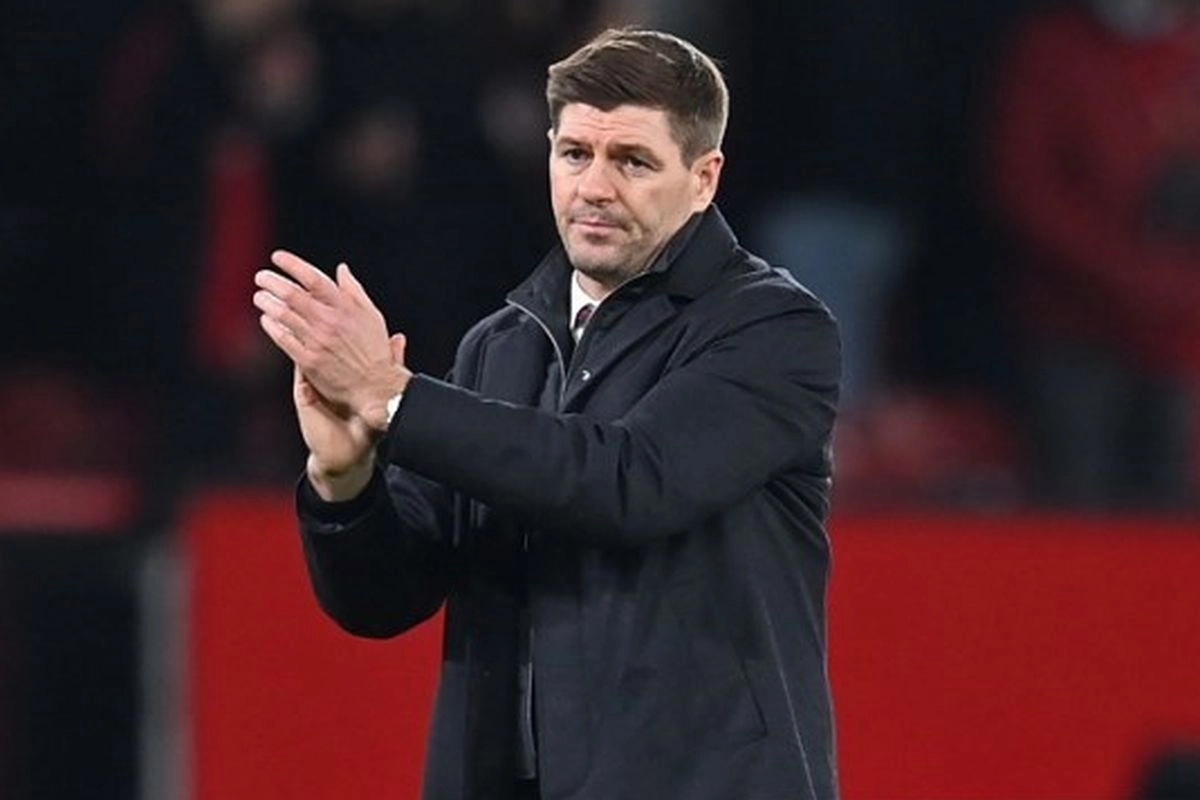 Gerrard Sarankan Salah Tak Tinggalkan Liverpool dengan Kontroversi
