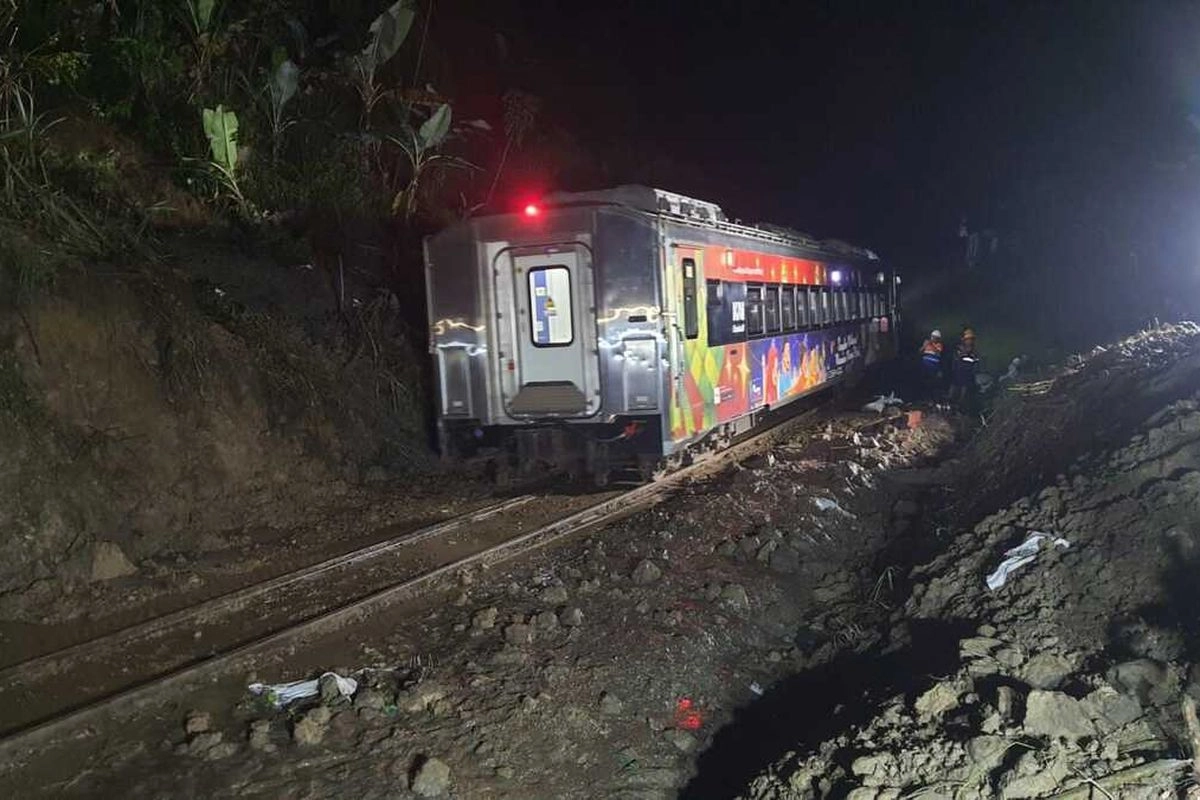 Jalur KA Maswati–Sasaksaat Kembali Normal Usai Longsor, Evakuasi KA Ciremai Selesai