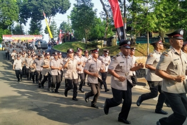 Polri Kaji Hapus Pendidikan Dasar yang Terlalu Militeristik, Termasuk Siswa Bawa Senjata