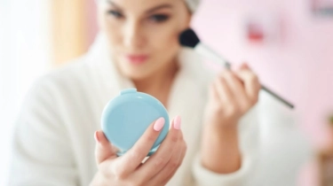 3 Bedak Tabur Wardah untuk Kulit Sawo Matang agar Makeup Tidak Abu-Abu