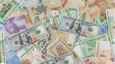 Rupiah Melemah Tipis, Dolar AS Naik ke Level Rp16.983