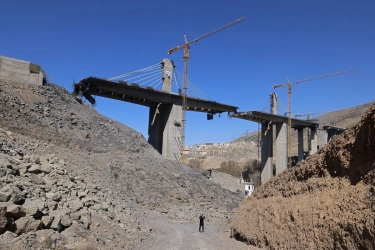 Ratapan Insiyur Iran: 2 Tahun Bangun Jembatan Terbesar, Hancur 3 Jam Dibom AS