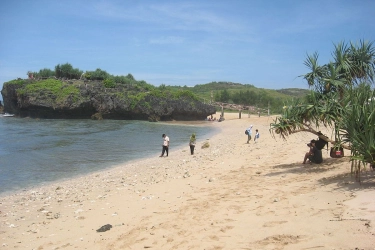 Wisatawan Pantai Krakal Bawa Tikar Sendiri Diminta Bayar, Ini Penjelasan Dinas Pariwisata