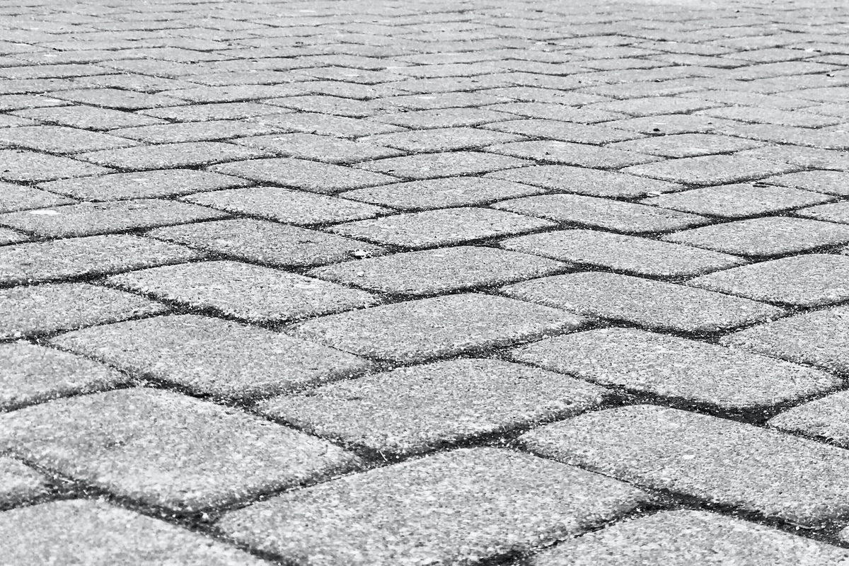 Cara Mengatasi Paving Block Bergelombang dan Ambles