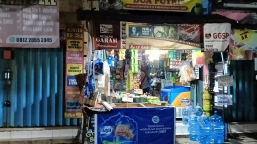 Denyut Nadi di Sudut Tebet: Kisah Bu Entin dan Warung Madura yang Menolak Tidur