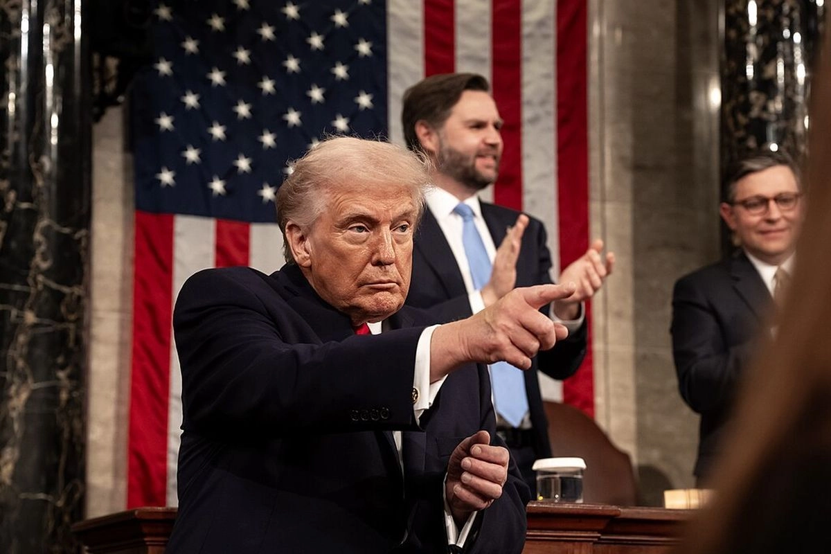 Tandingi Iran, Trump Mau Pungut Tarif Kapal yang Lewat Selat Hormuz