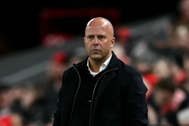 Arne Slot Tak Silau Meski Liverpool Dibayangi Memori Buruk Lawan PSG Musim Lalu