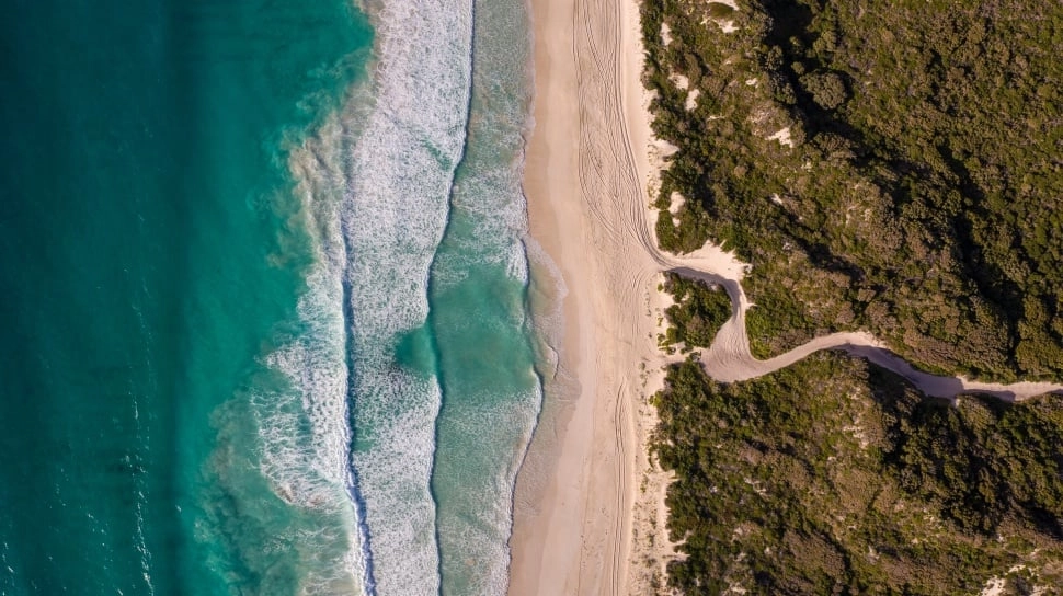 Intip Pesona 5 Pantai Eksotis di Australia Barat, Ada Spa Alami di Tengah Karang