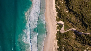 Intip Pesona 5 Pantai Eksotis di Australia Barat, Ada Spa Alami di Tengah Karang